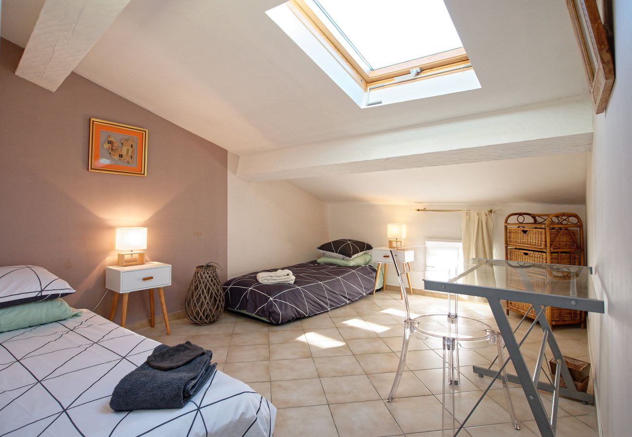 Appartement à La Ciotat - Escalet. Joli duplex. Vue sur le vieux port. Clim