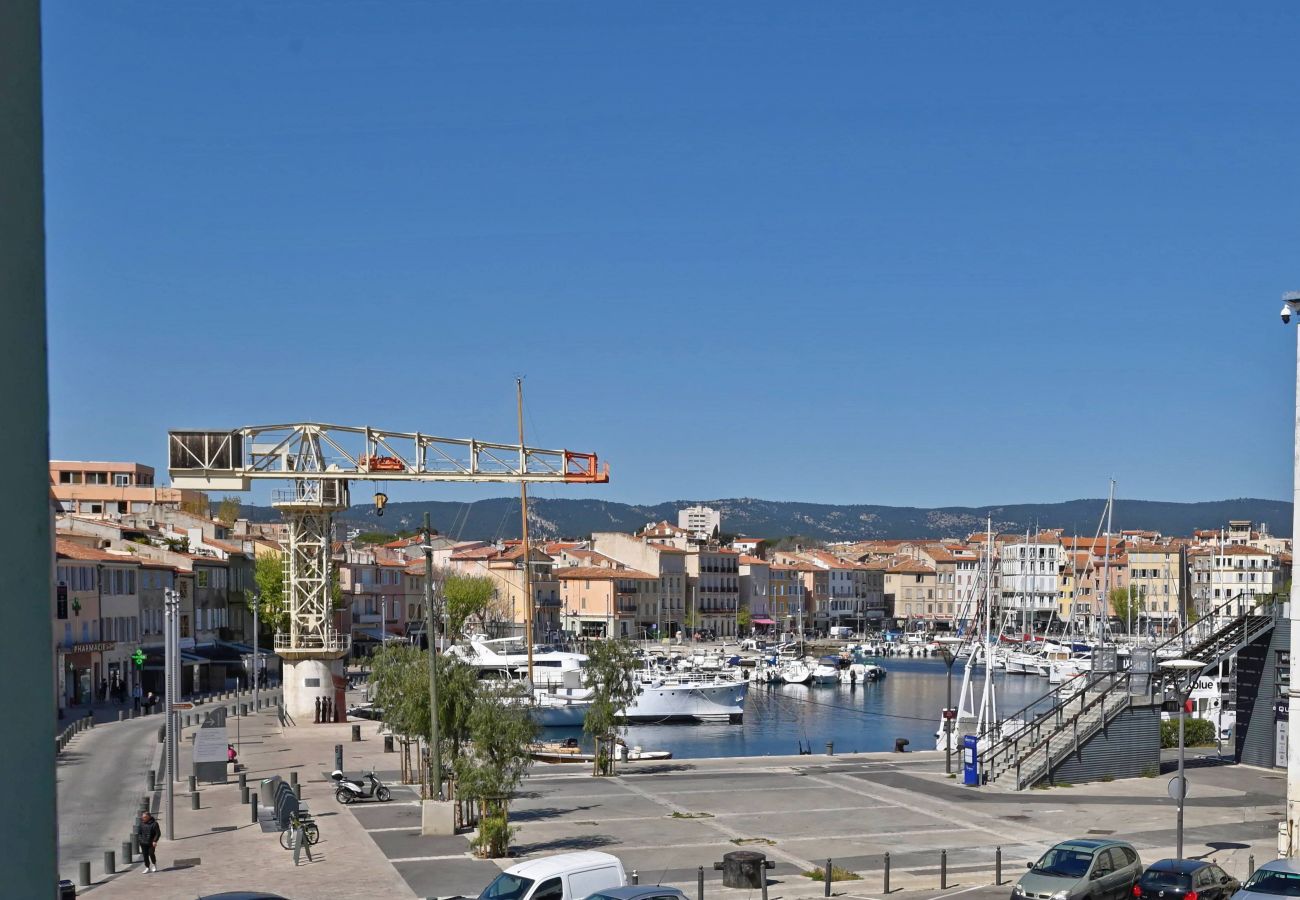 Appartement à La Ciotat - Escalet. Joli duplex. Vue sur le vieux port. Clim