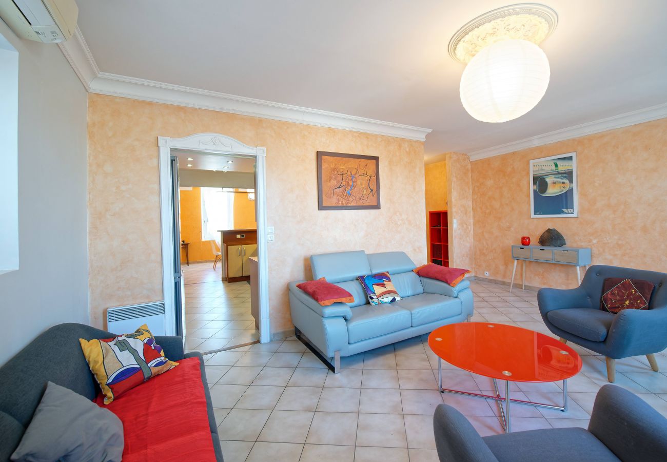 Appartement à La Ciotat - Escalet. Joli duplex. Vue sur le vieux port. Clim
