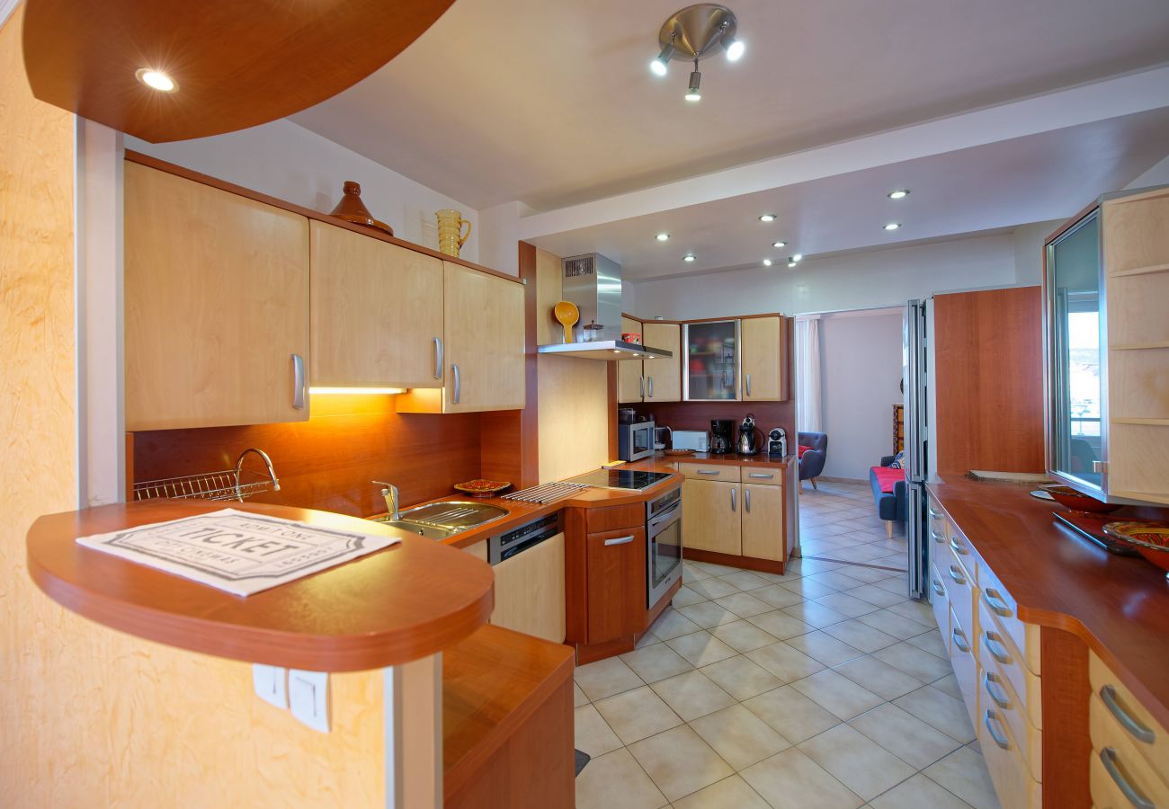 Appartement à La Ciotat - Escalet. Joli duplex. Vue sur le vieux port. Clim