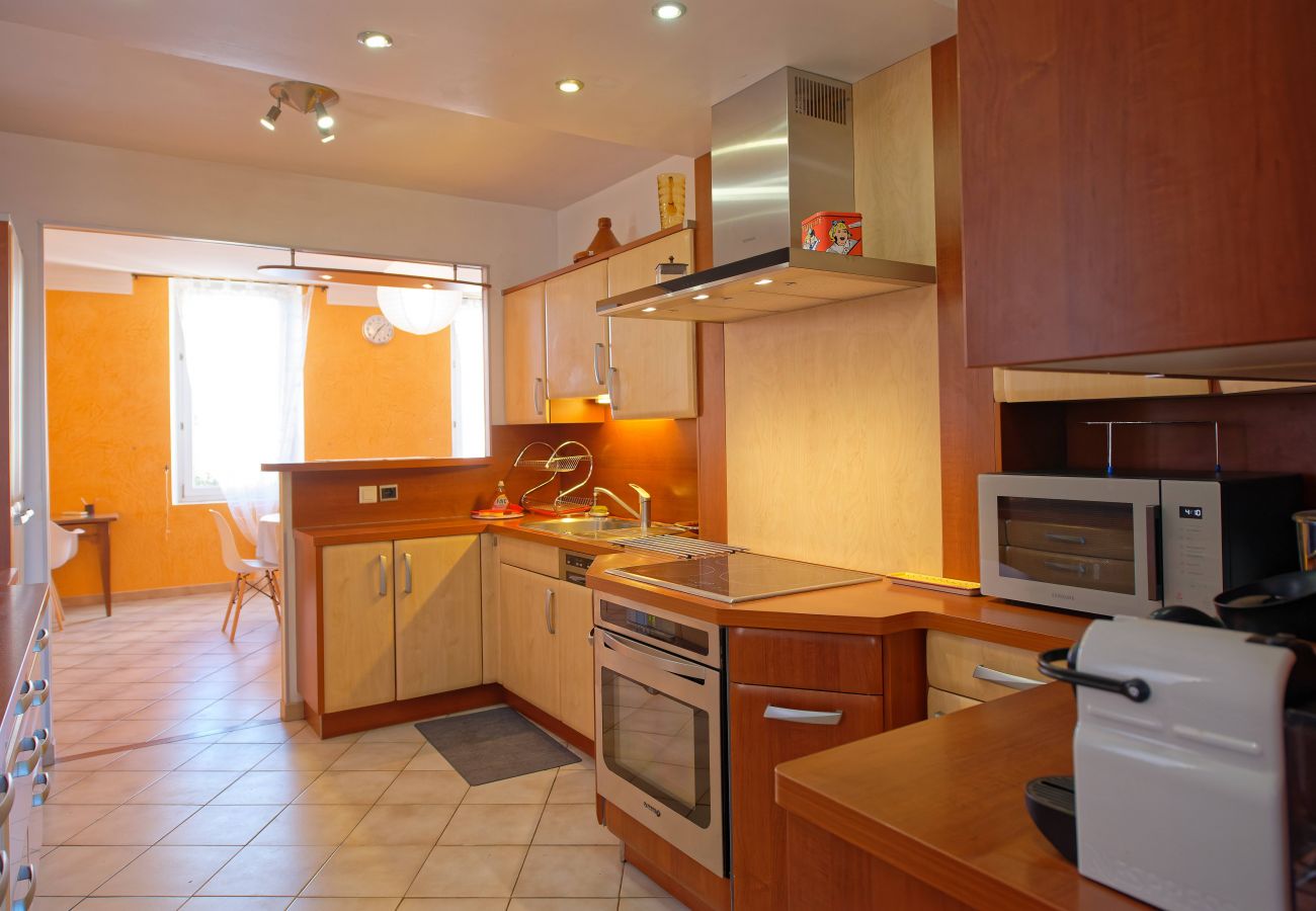 Appartement à La Ciotat - Escalet. Joli duplex. Vue sur le vieux port. Clim