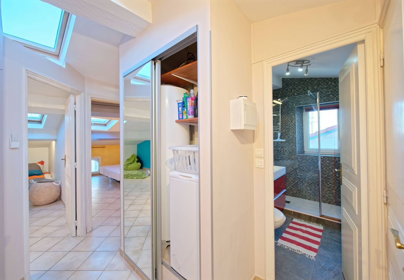 Appartement à La Ciotat - Escalet. Joli duplex. Vue sur le vieux port. Clim