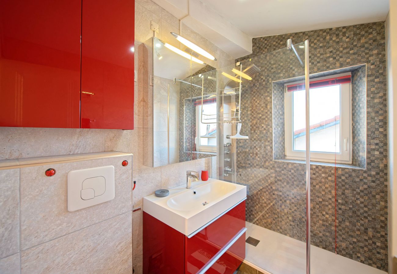 Appartement à La Ciotat - Escalet. Joli duplex. Vue sur le vieux port. Clim