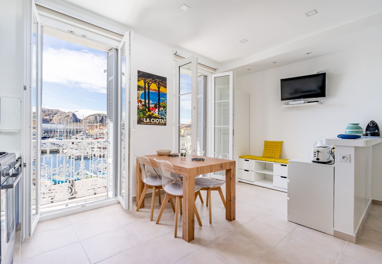 Appartement à La Ciotat - Blaveja. Lumineux et moderne. Vue mer. Clim.