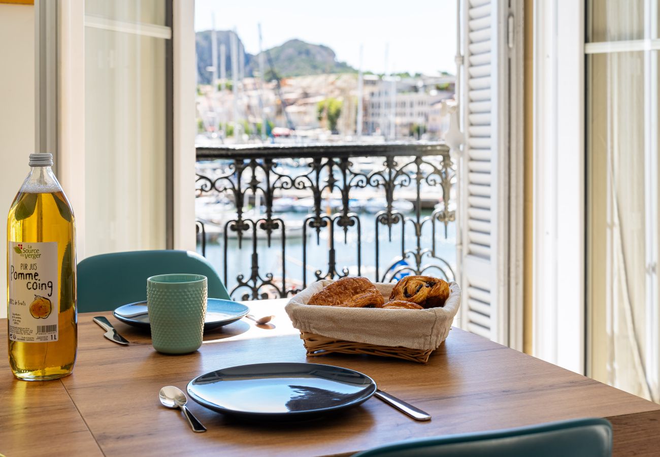 Appartement à La Ciotat - Blaveja. Lumineux et moderne. Vue mer. Clim.