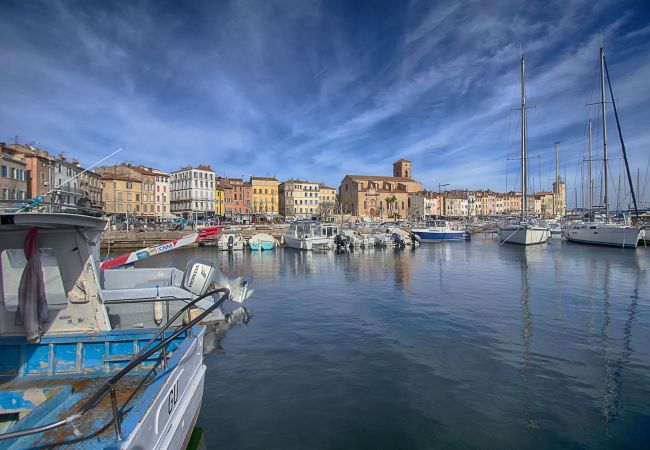 Appartement à La Ciotat - Areno. Moderne 30m du port, clim terrasse jardinet