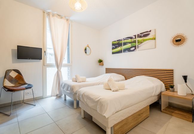 Appartement à La Ciotat - Areno. Moderne 30m du port, clim terrasse jardinet Appartement à La Ciotat - Areno. Moderne 30m du port, clim terrasse jardinet