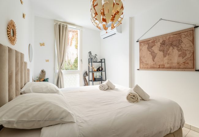 Appartement à La Ciotat - Areno. Moderne 30m du port, clim terrasse jardinet Appartement à La Ciotat - Areno. Moderne 30m du port, clim terrasse jardinet