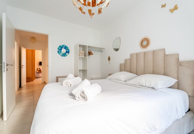 Appartement à La Ciotat - Areno. Moderne 30m du port, clim terrasse jardinet Appartement à La Ciotat - Areno. Moderne 30m du port, clim terrasse jardinet