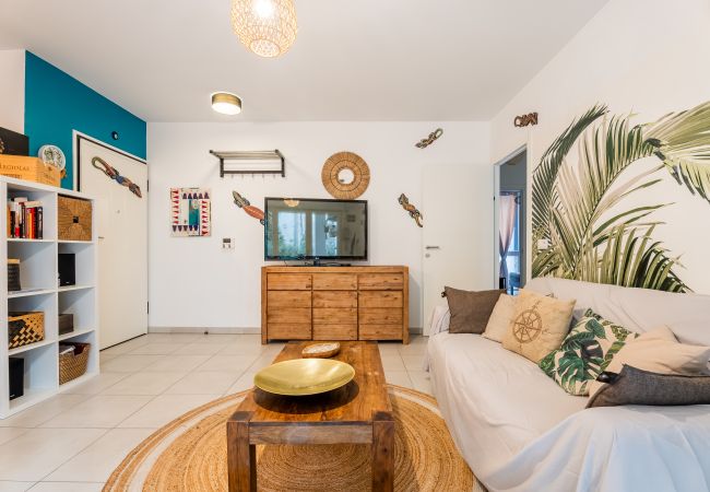 Appartement à La Ciotat - Areno. Moderne 30m du port, clim terrasse jardinet Appartement à La Ciotat - Areno. Moderne 30m du port, clim terrasse jardinet