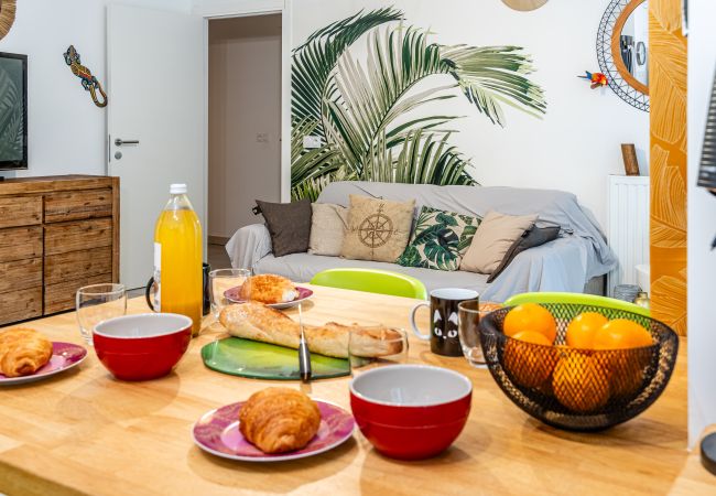 Appartement à La Ciotat - Areno. Moderne 30m du port, clim terrasse jardinet Appartement à La Ciotat - Areno. Moderne 30m du port, clim terrasse jardinet
