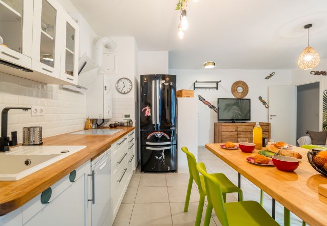 Appartement à La Ciotat - Areno. Moderne 30m du port, clim terrasse jardinet Appartement à La Ciotat - Areno. Moderne 30m du port, clim terrasse jardinet