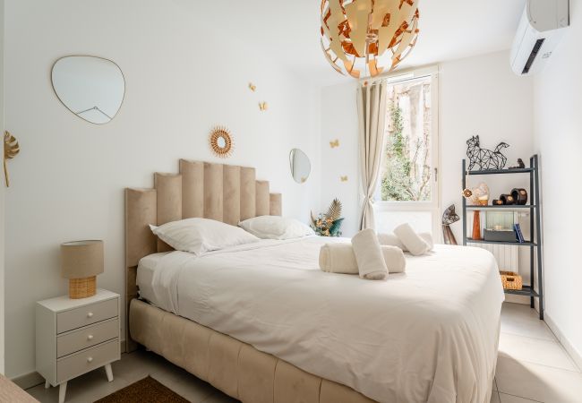 Appartement à La Ciotat - Areno. Moderne 30m du port, clim terrasse jardinet Appartement à La Ciotat - Areno. Moderne 30m du port, clim terrasse jardinet