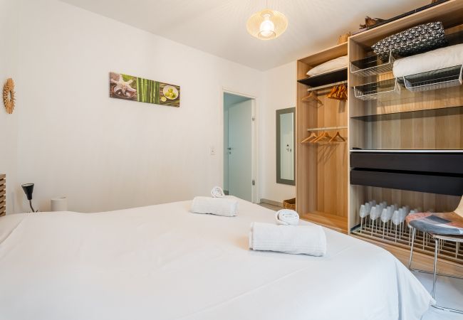 Appartement à La Ciotat - Areno. Moderne 30m du port, clim terrasse jardinet Appartement à La Ciotat - Areno. Moderne 30m du port, clim terrasse jardinet