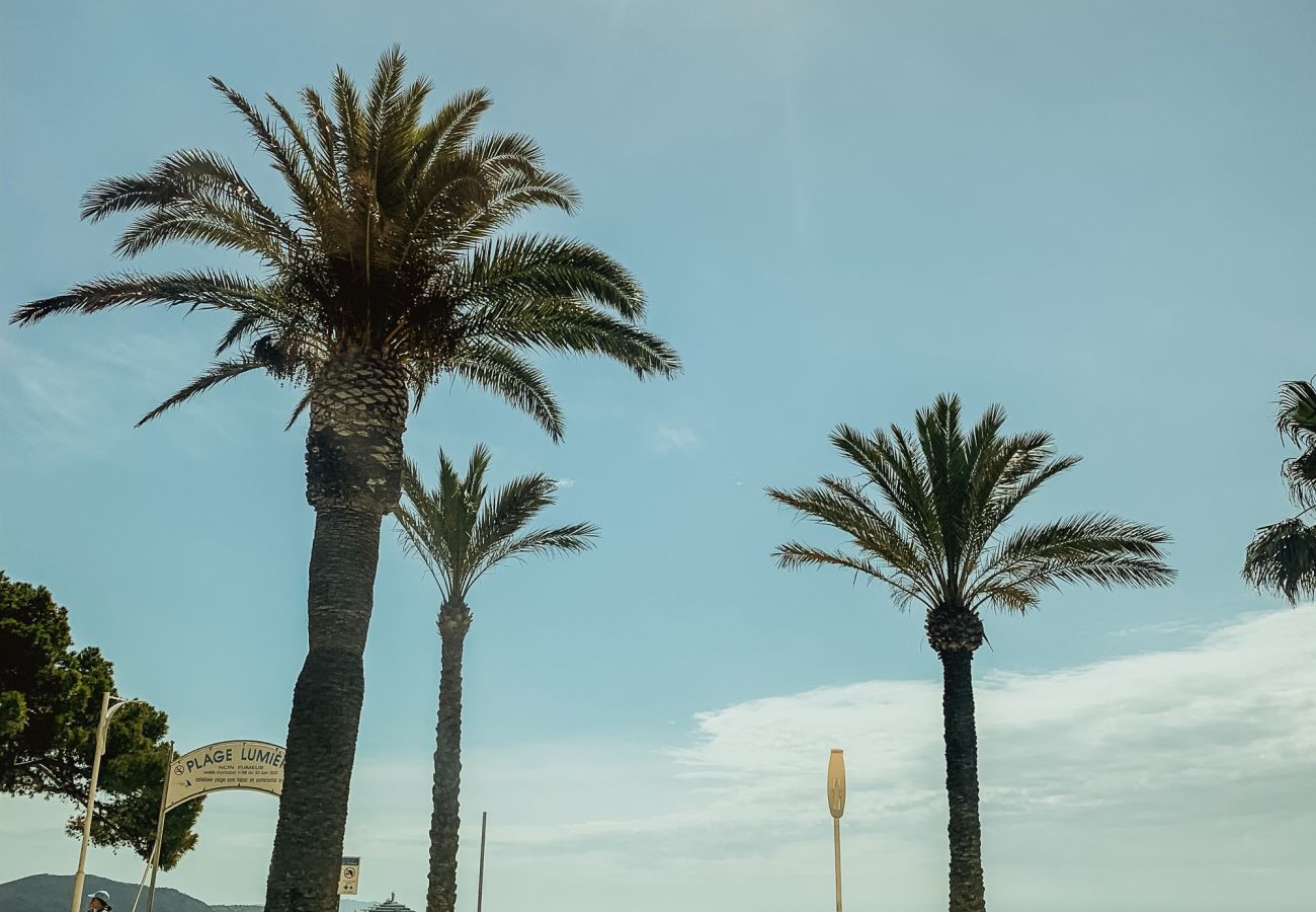 Appartement à La Ciotat - Areno. Moderne 30m du port, clim terrasse jardinet