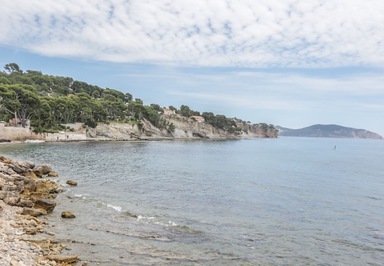 Appartement à La Ciotat - Areno. Moderne 30m du port, clim terrasse jardinet