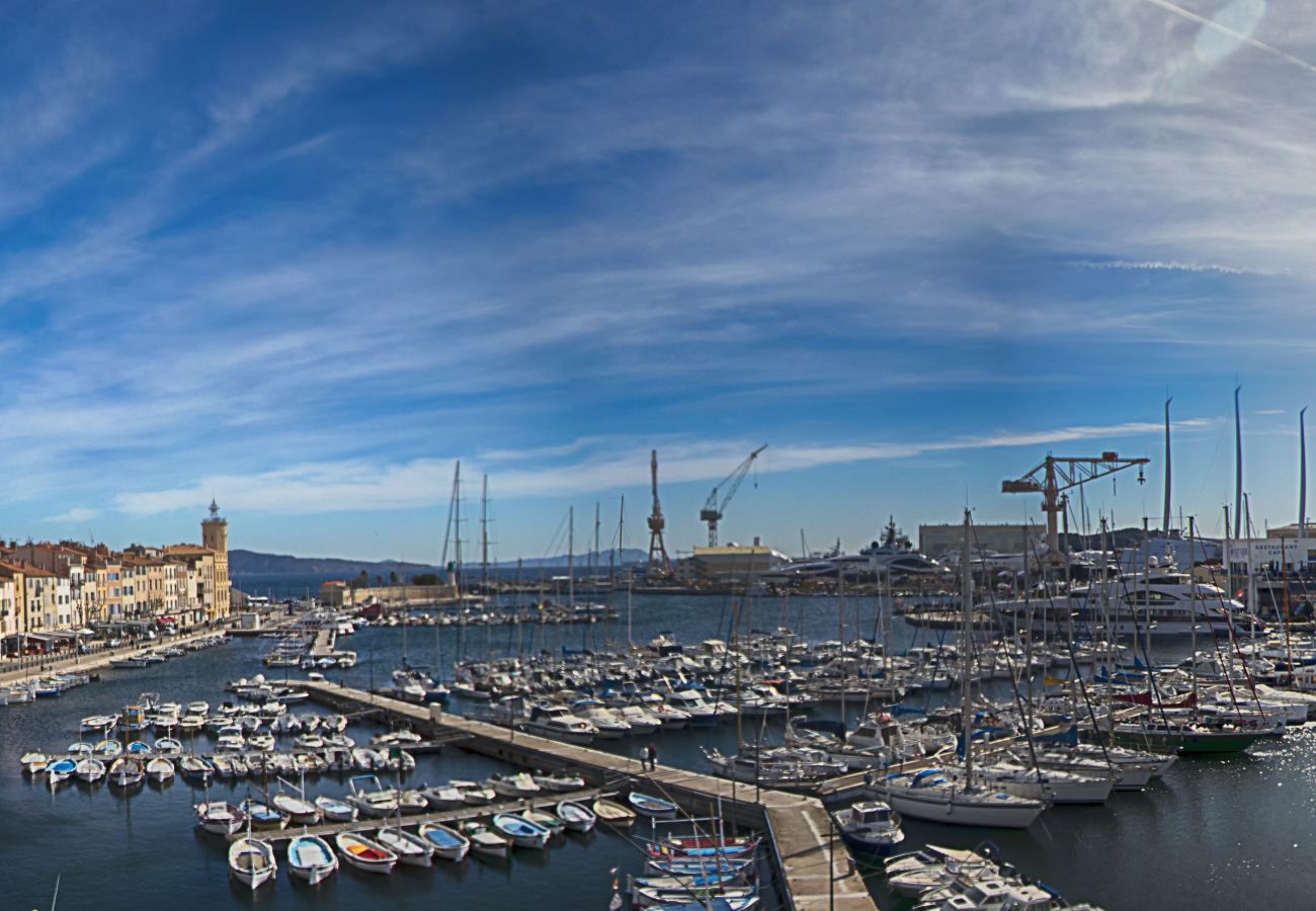 Appartement à La Ciotat - Areno. Moderne 30m du port, clim terrasse jardinet