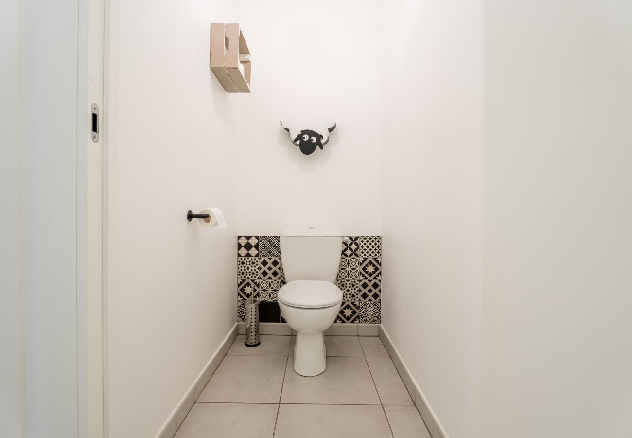Appartement à La Ciotat - Areno. Moderne 30m du port, clim terrasse jardinet