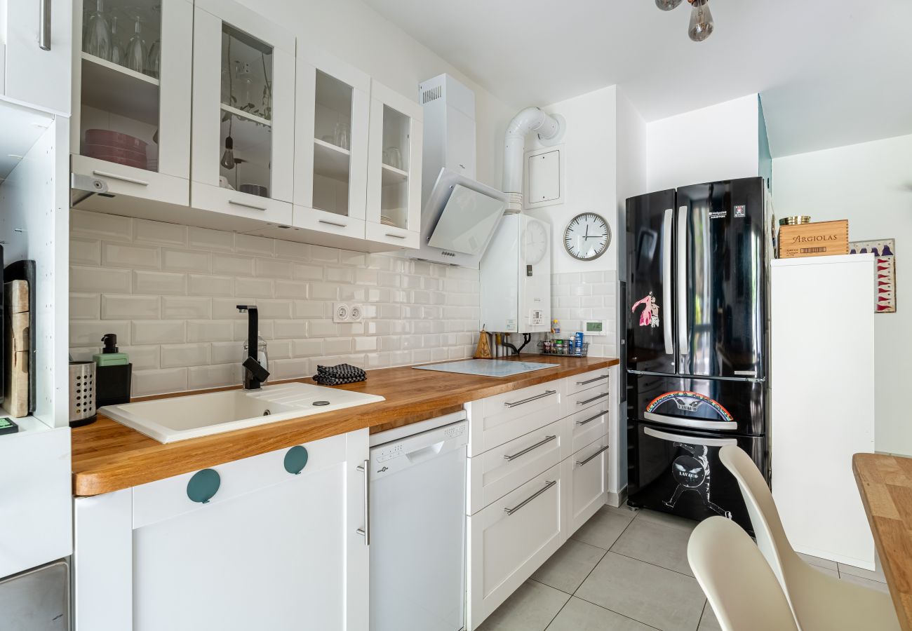 Appartement à La Ciotat - Areno. Moderne 30m du port, clim terrasse jardinet