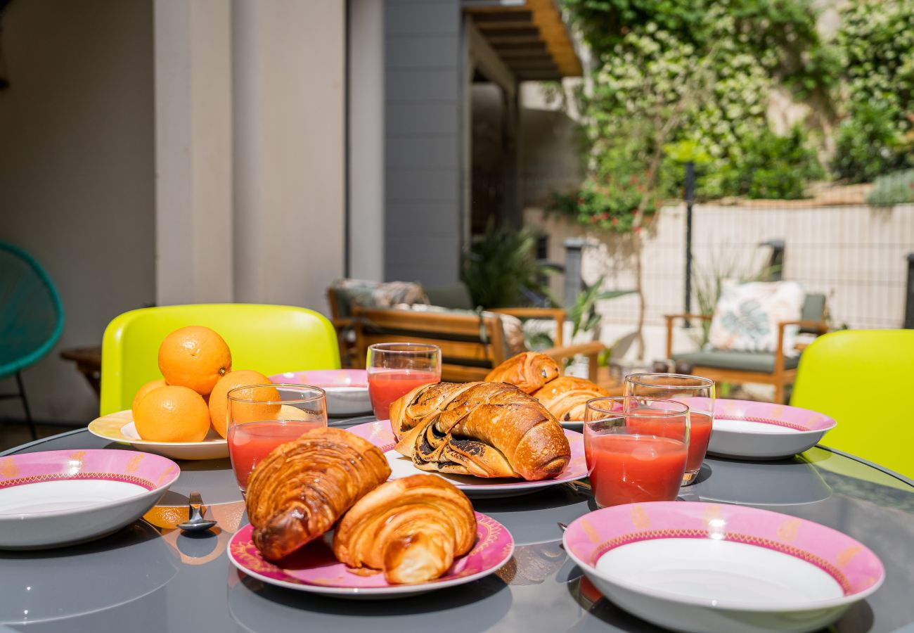 Appartement à La Ciotat - Areno. Moderne 30m du port, clim terrasse jardinet