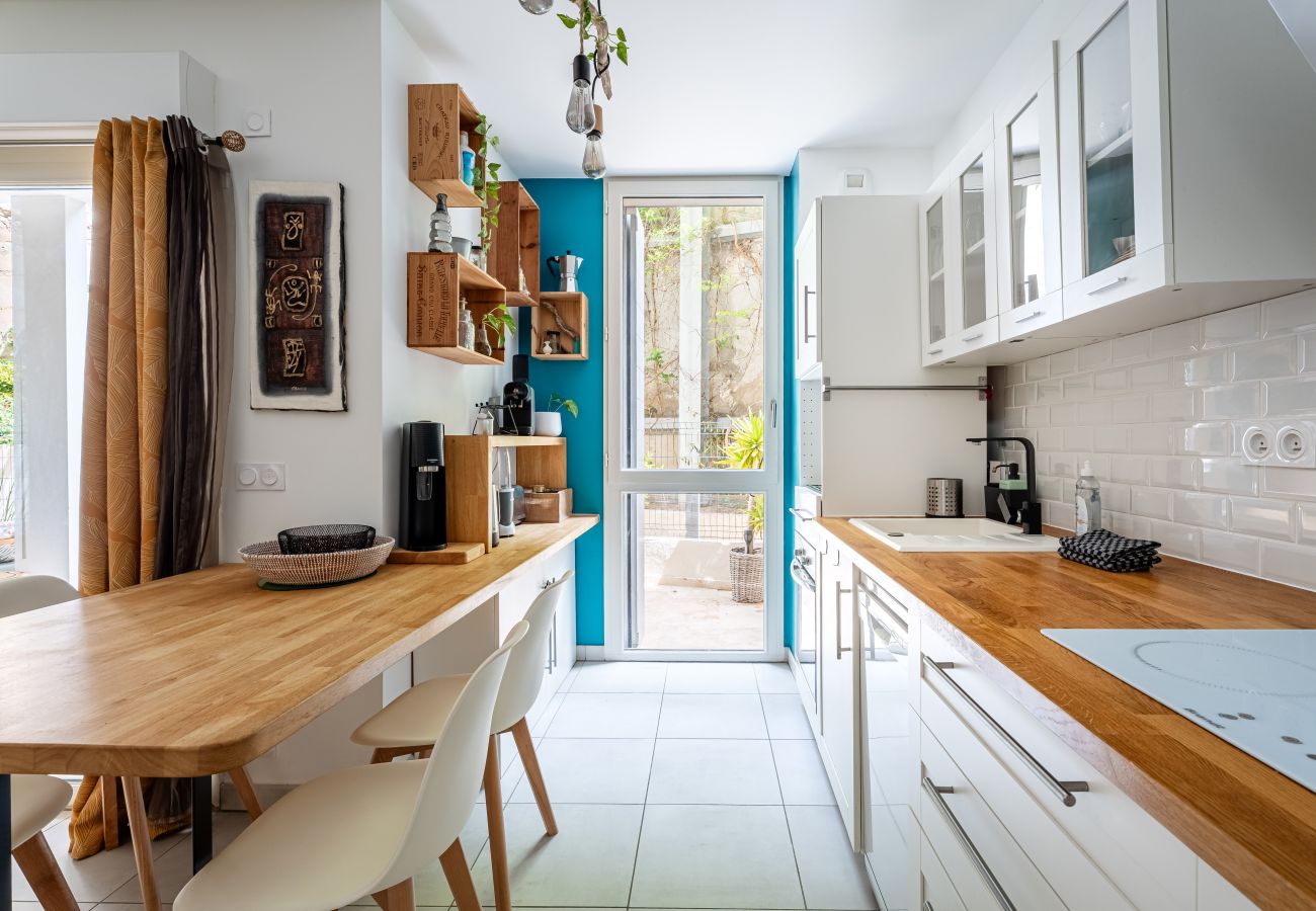 Appartement à La Ciotat - Areno. Moderne 30m du port, clim terrasse jardinet