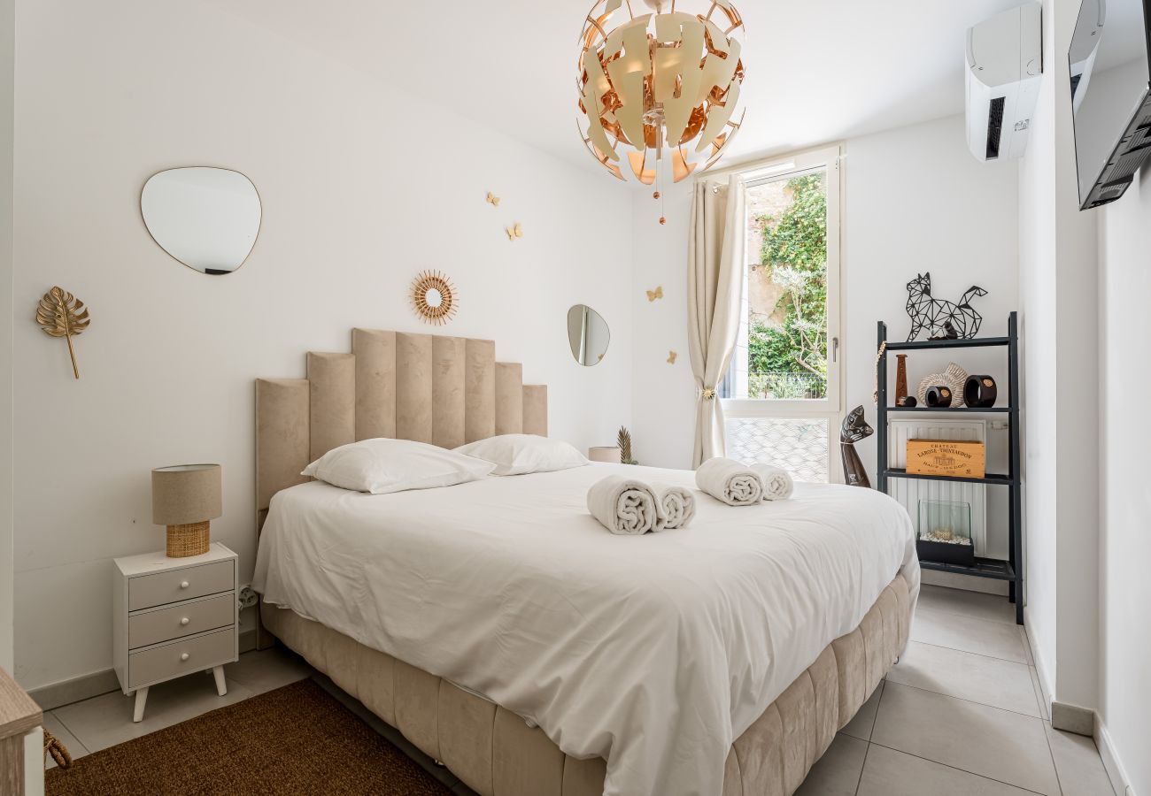 Appartement à La Ciotat - Areno. Moderne 30m du port, clim terrasse jardinet