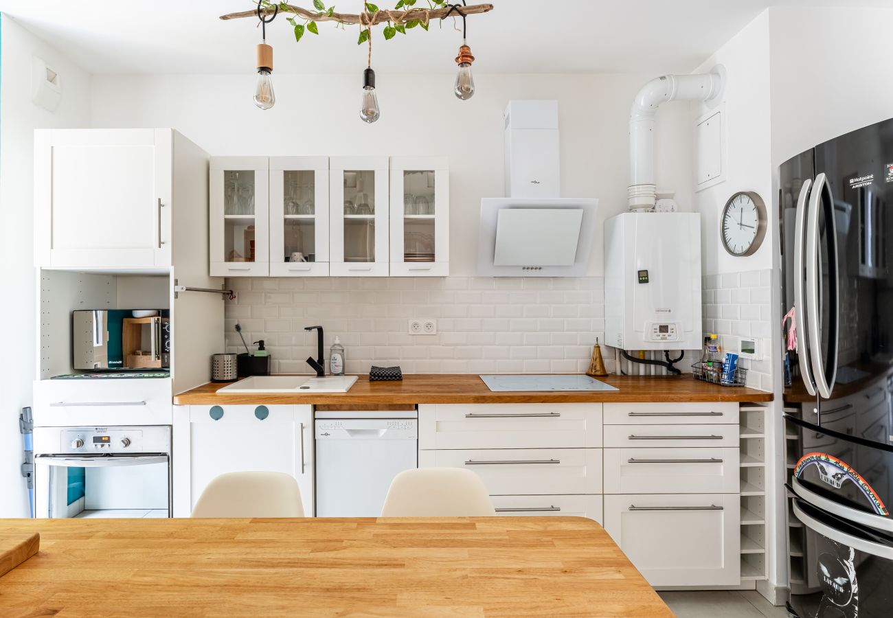 Appartement à La Ciotat - Areno. Moderne 30m du port, clim terrasse jardinet