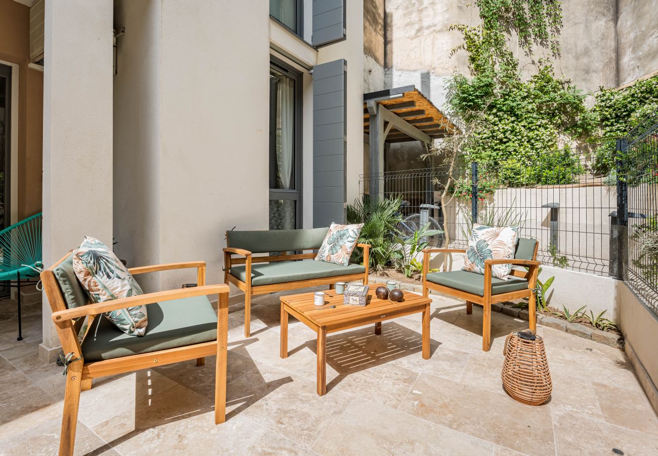 Appartement à La Ciotat - Areno. Moderne 30m du port, clim terrasse jardinet