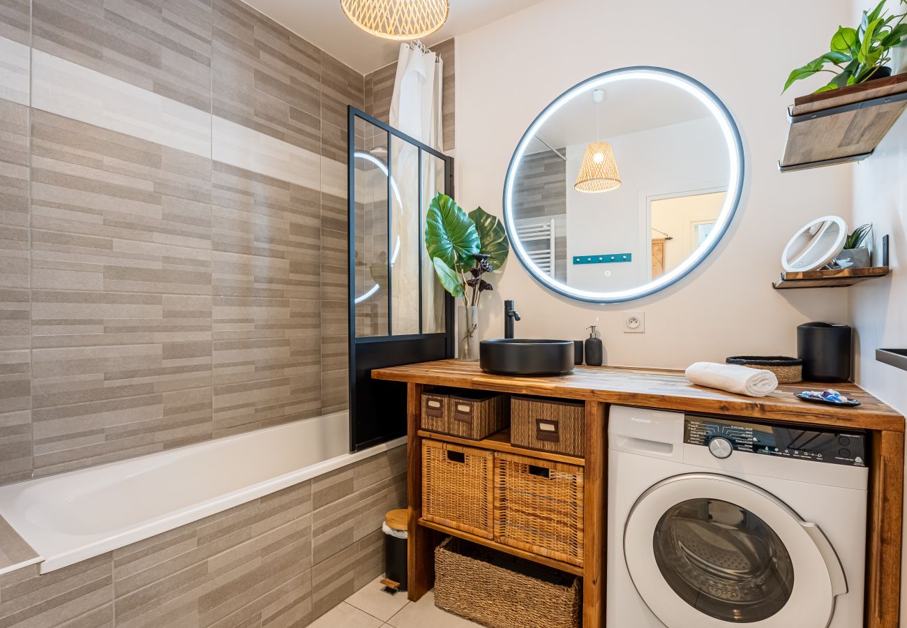 Appartement à La Ciotat - Areno. Moderne 30m du port, clim terrasse jardinet