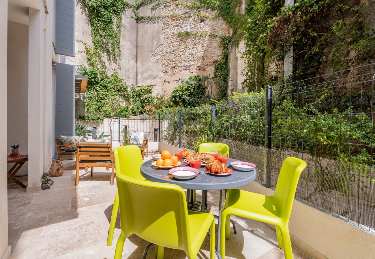 Appartement à La Ciotat - Areno. Moderne 30m du port, clim terrasse jardinet