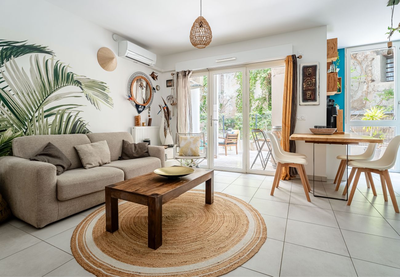 Appartement à La Ciotat - Areno. Moderne 30m du port, clim terrasse jardinet