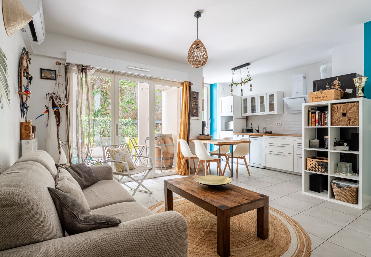 Appartement à La Ciotat - Areno. Moderne 30m du port, clim terrasse jardinet