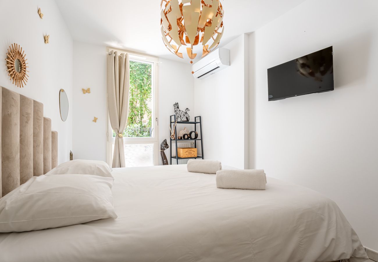 Appartement à La Ciotat - Areno. Moderne 30m du port, clim terrasse jardinet