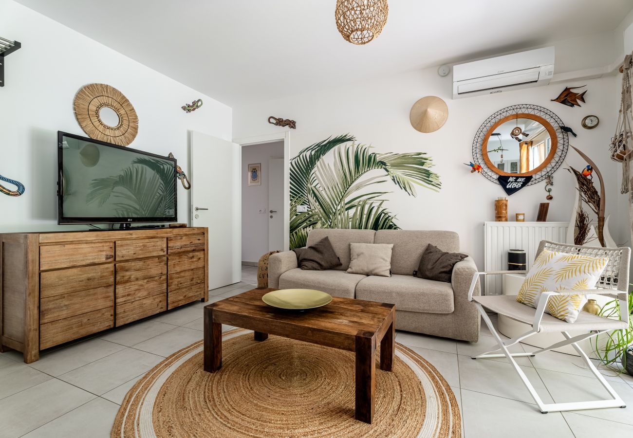 Appartement à La Ciotat - Areno. Moderne 30m du port, clim terrasse jardinet