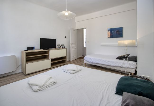 Appartement à La Ciotat - Goélette. Charme et luminosité. Vue mer. Clim. Appartement à La Ciotat - Goélette. Charme et luminosité. Vue mer. Clim.