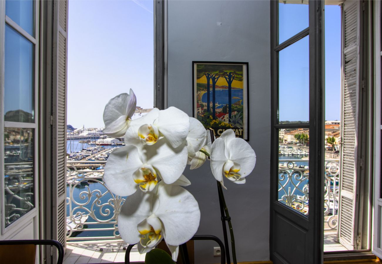 Appartement à La Ciotat - Goélette. Charme et luminosité. Vue mer. Clim.