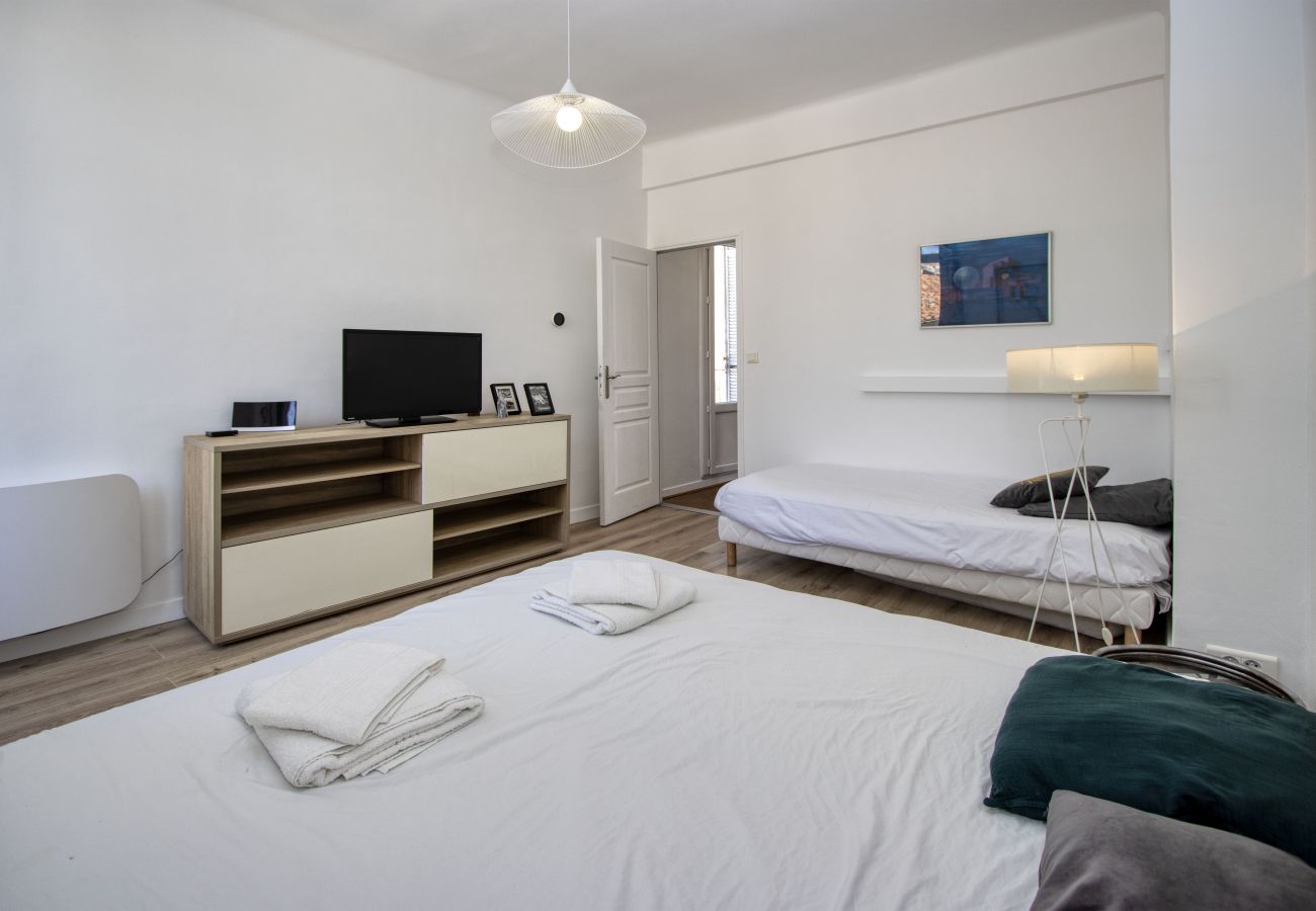 Appartement à La Ciotat - Goélette. Charme et luminosité. Vue mer. Clim.