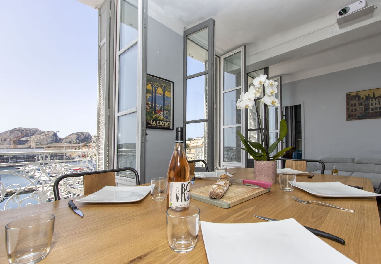 Appartement à La Ciotat - Goélette. Charme et luminosité. Vue mer. Clim.
