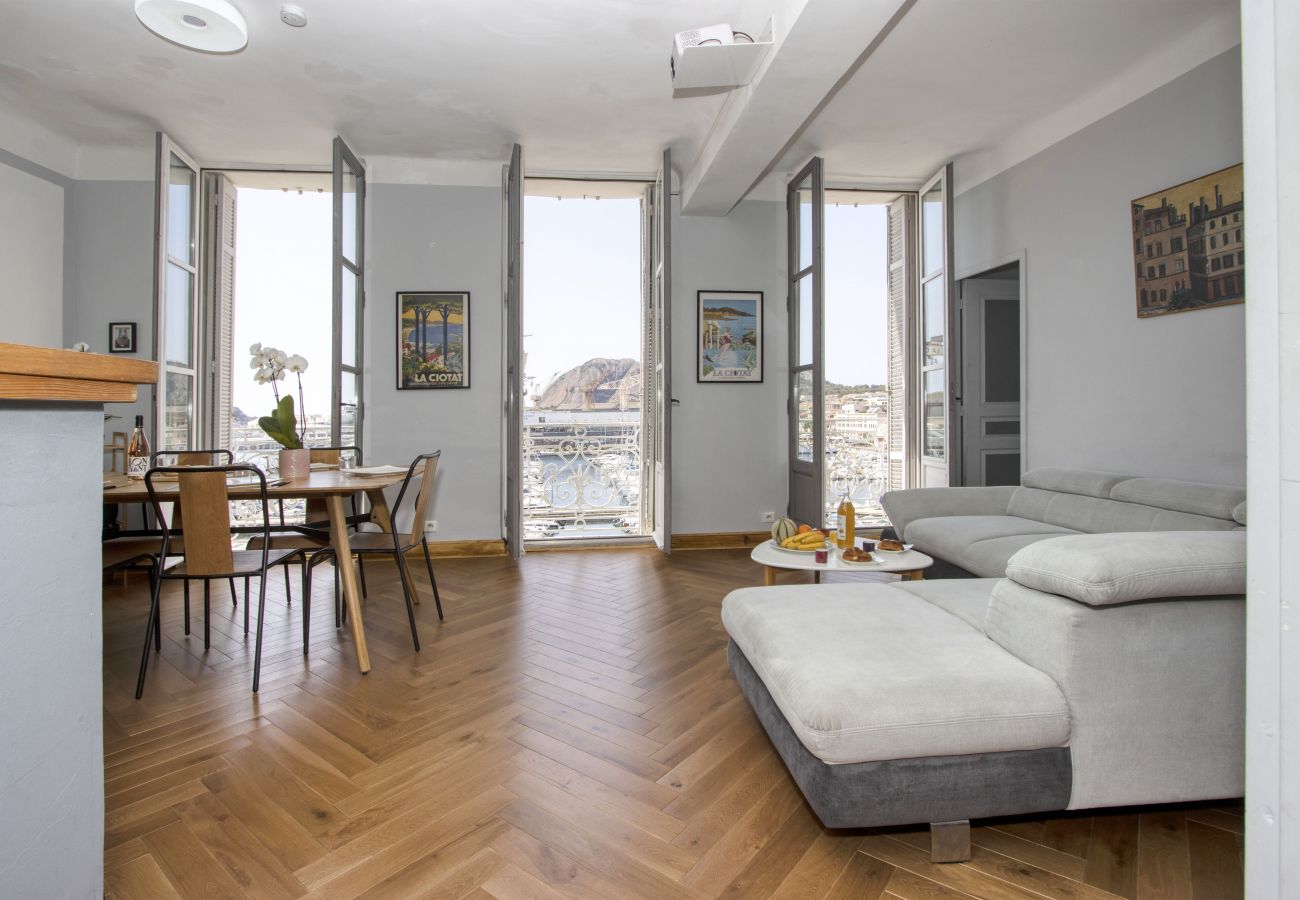 Appartement à La Ciotat - Goélette. Charme et luminosité. Vue mer. Clim.