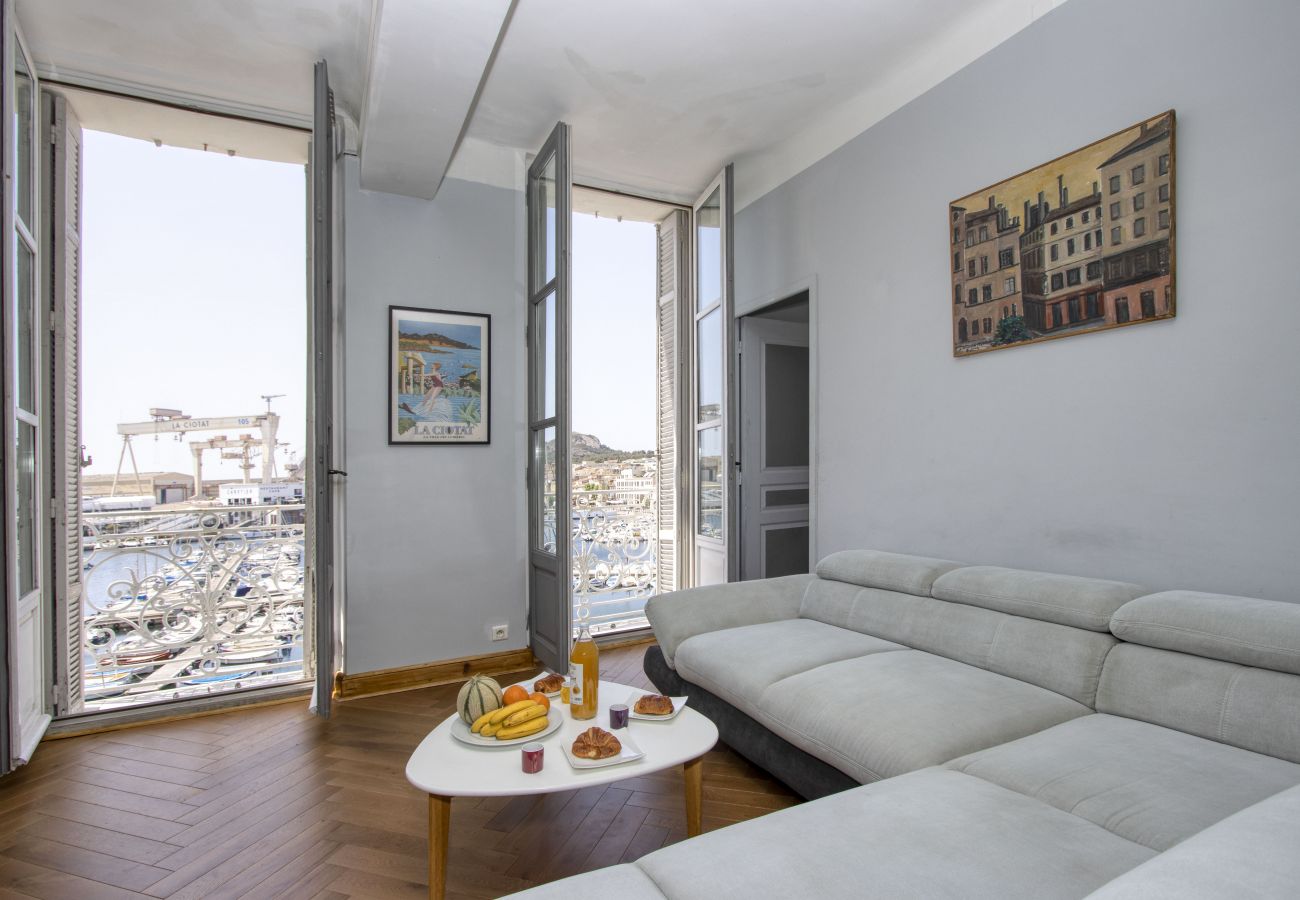 Appartement à La Ciotat - Goélette. Charme et luminosité. Vue mer. Clim.