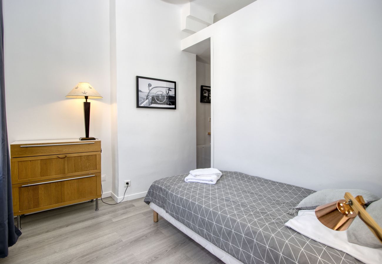 Appartement à La Ciotat - Goélette. Charme et luminosité. Vue mer. Clim.
