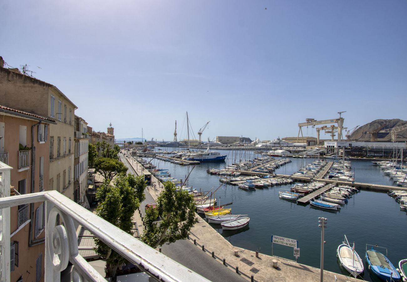 Appartement à La Ciotat - Goélette. Charme et luminosité. Vue mer. Clim.