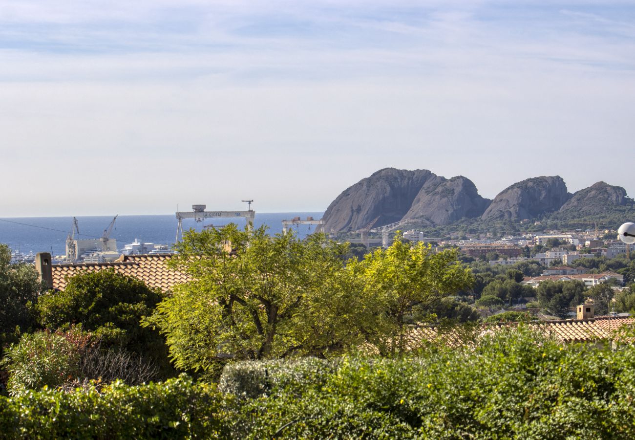 Maison à La Ciotat - Villa Carpediem. Piscine, clim, vue mer, pétanque