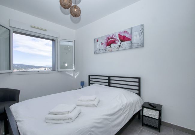 Appartement à La Ciotat - Escaro. Idéal pour les équipages, vacances. Clim. Appartement à La Ciotat - Escaro. Idéal pour les équipages, vacances. Clim.