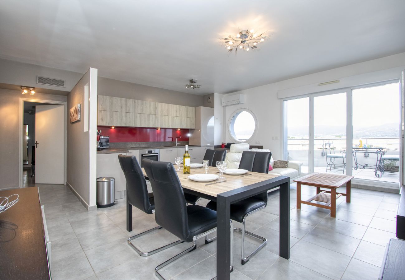 Appartement à La Ciotat - Escaro. Idéal pour les équipages, vacances. Clim.