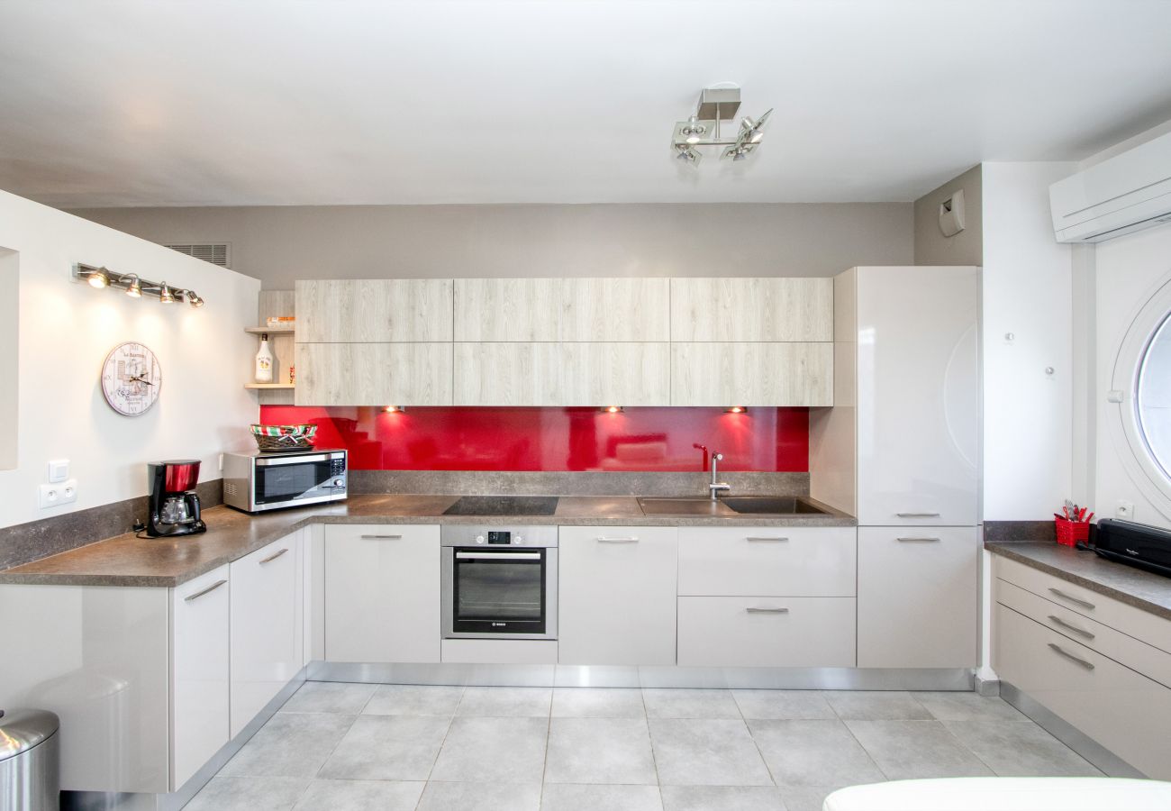 Appartement à La Ciotat - Escaro. Idéal pour les équipages, vacances. Clim.