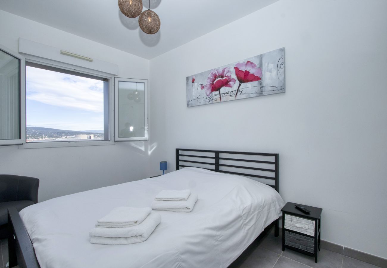 Appartement à La Ciotat - Escaro. Idéal pour les équipages, vacances. Clim.