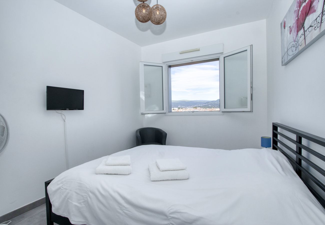 Appartement à La Ciotat - Escaro. Idéal pour les équipages, vacances. Clim.