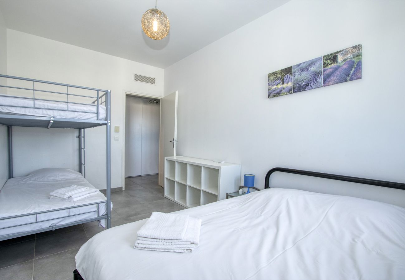 Appartement à La Ciotat - Escaro. Idéal pour les équipages, vacances. Clim.