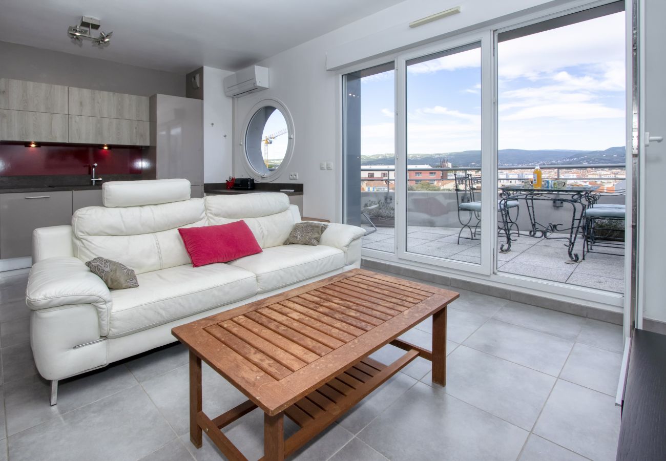 Appartement à La Ciotat - Escaro. Idéal pour les équipages, vacances. Clim.
